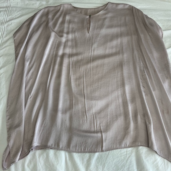 Satin pink dress with flowy sides/sleevs - Picture 2 of 2